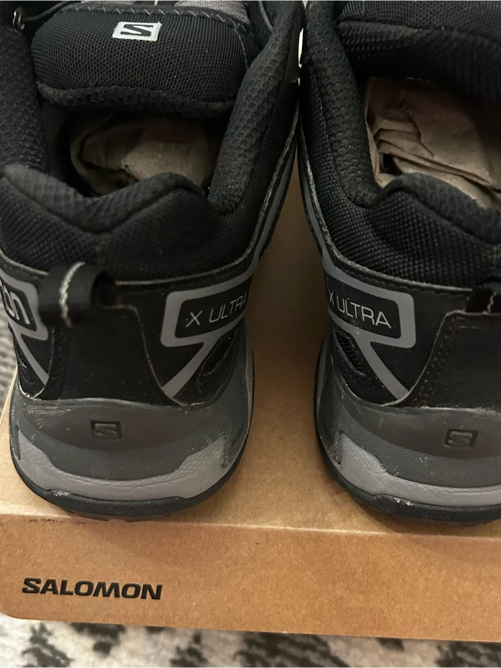 Salomon Men's Gray and Black Trail Running Sneakers with Quicklace Size 8